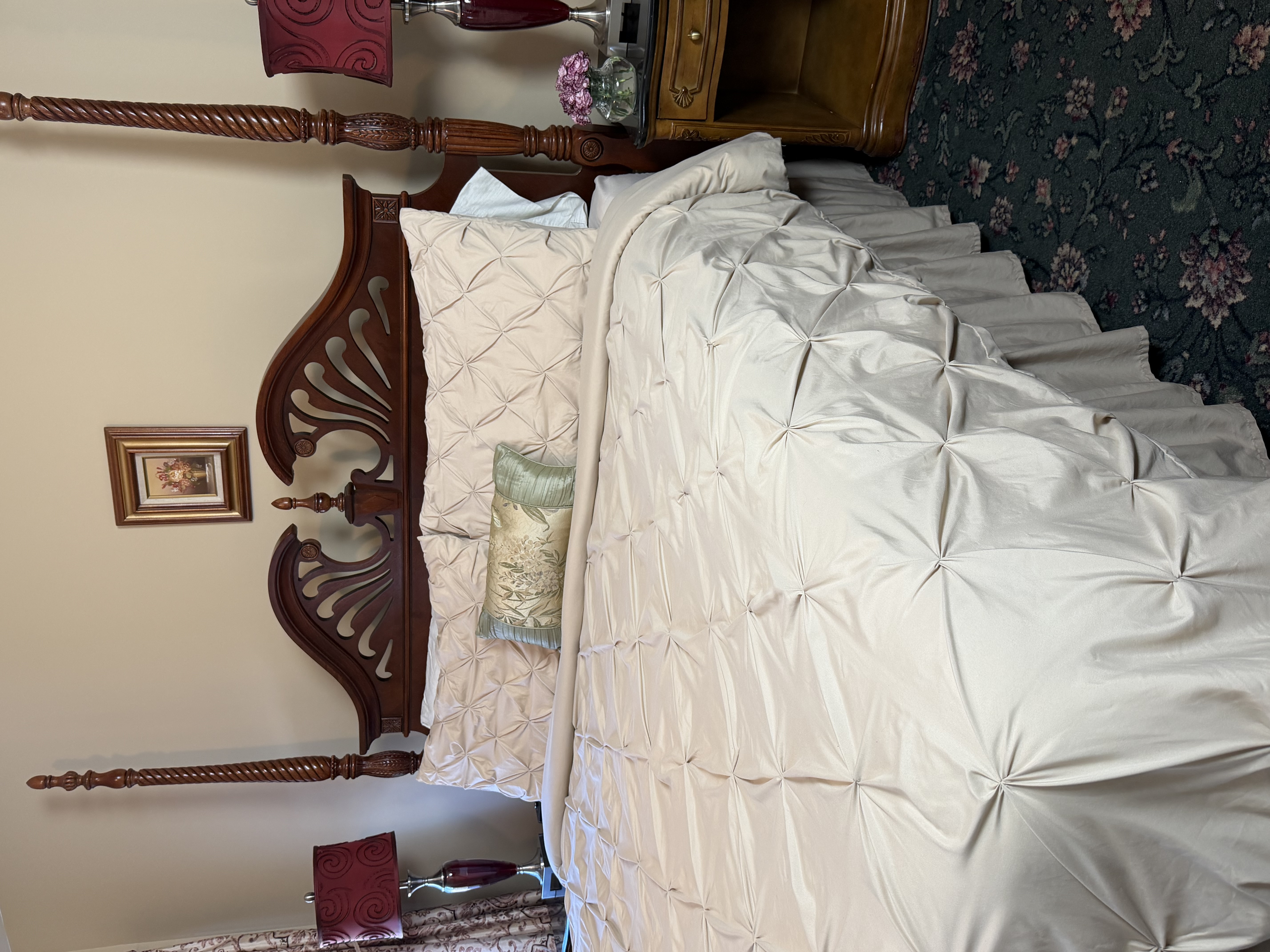 King bed & end tables with flowers