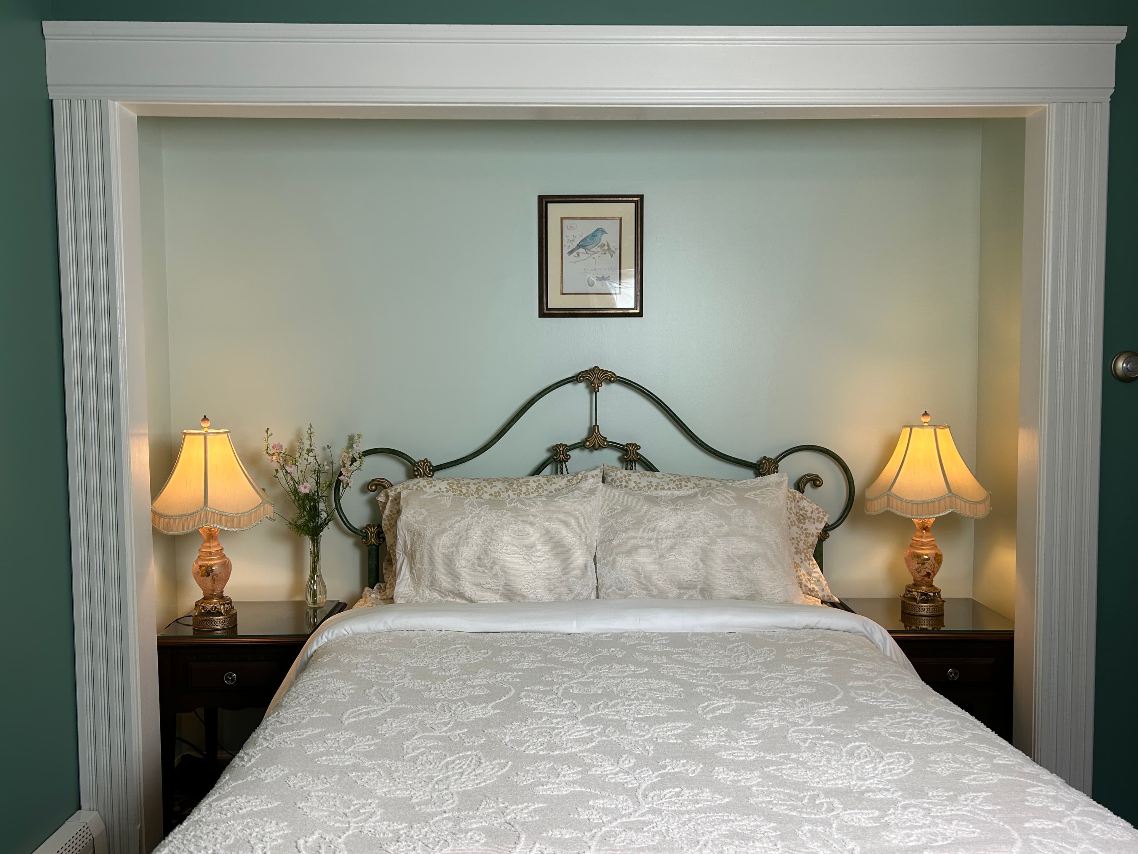 Front view of Queen bed with 2 side tables and lamps