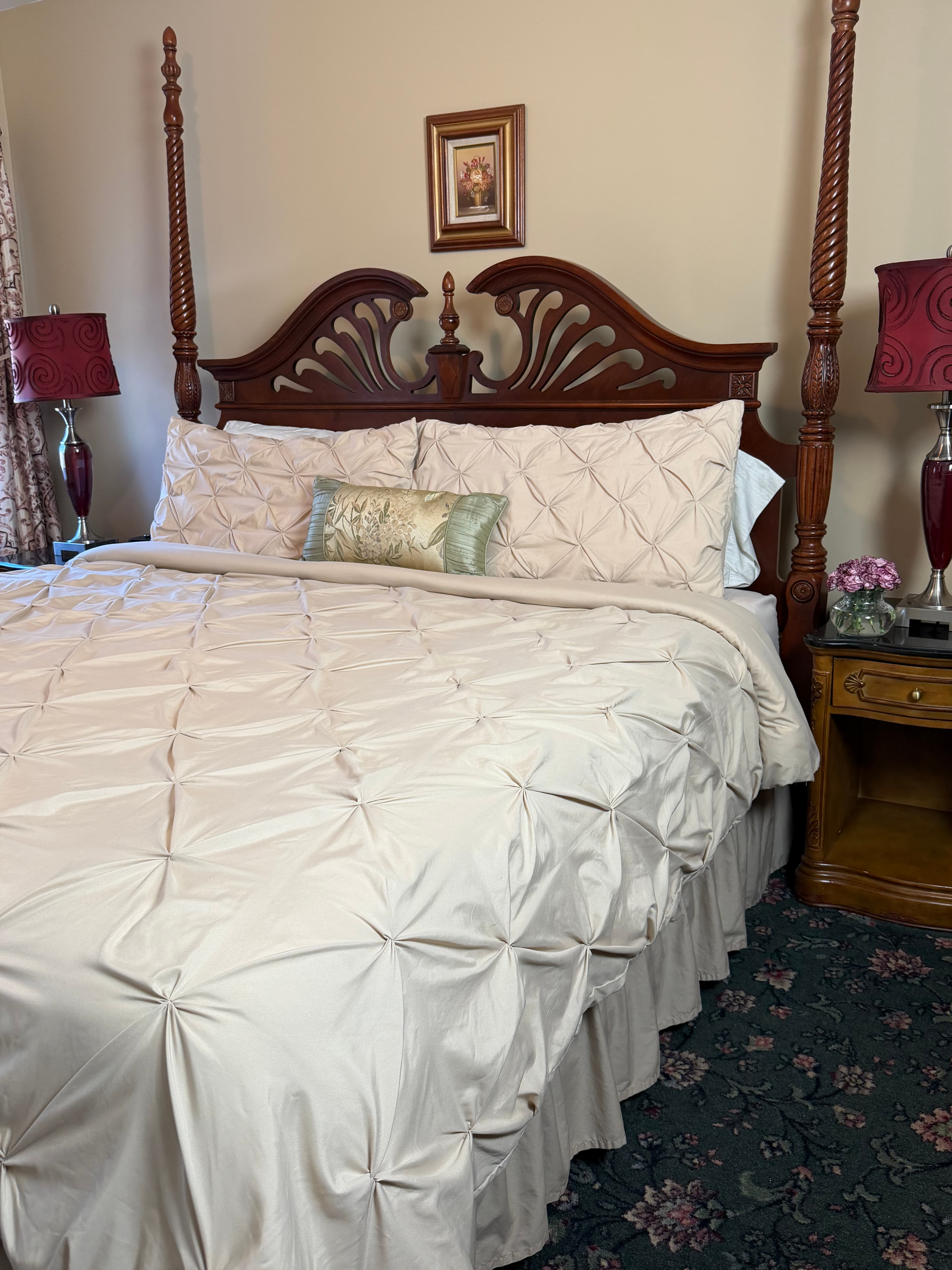 King bed & end tables with flowers